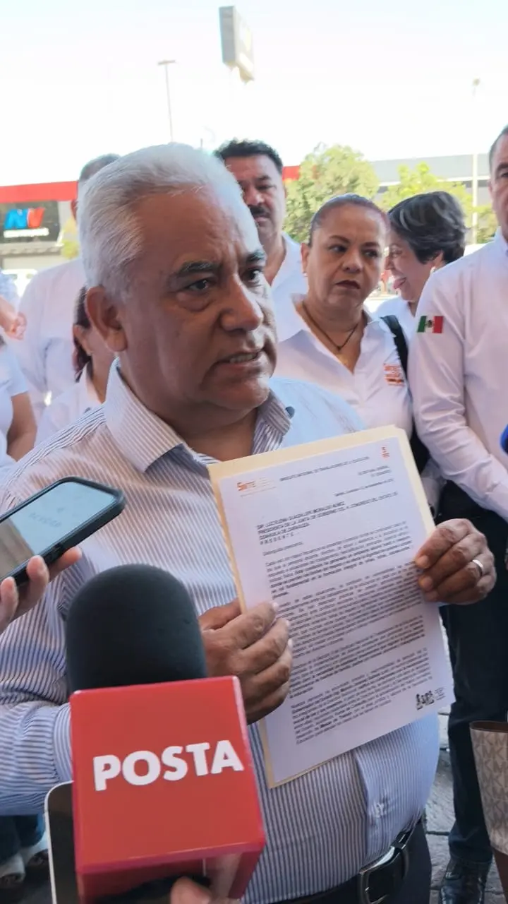 Maestros piden  respeto a la dignidad de todas las personas documento de ratificación / Foto: Marco Juárez 