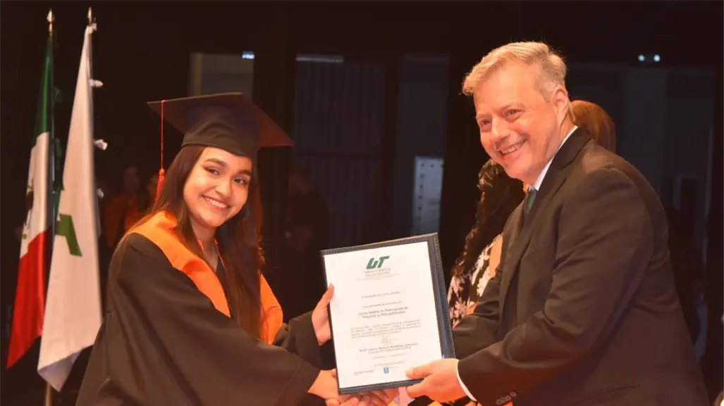 Egresan 950 estudiantes de la Universidad Tecnológica Santa Catarina