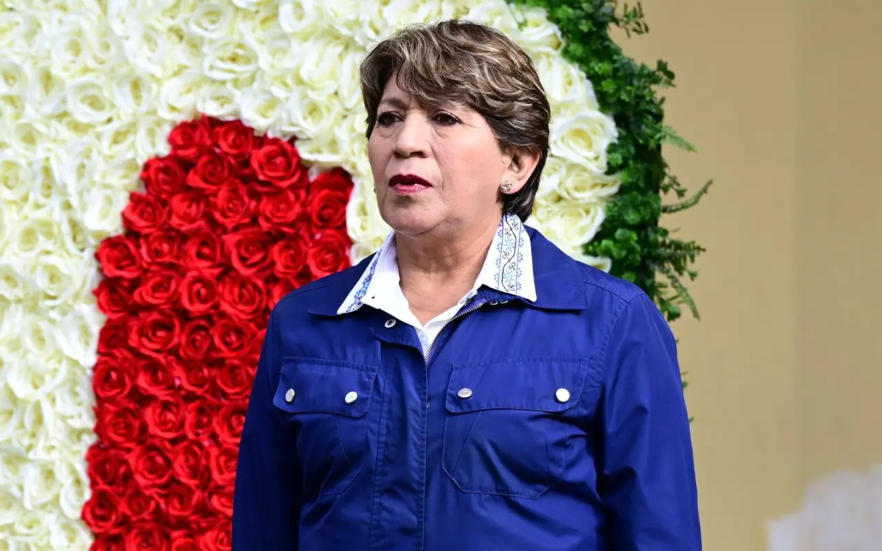 Gobernadora del Estado de México Delfina Gómez. Foto: X/ @delfinagomeza (Canva)