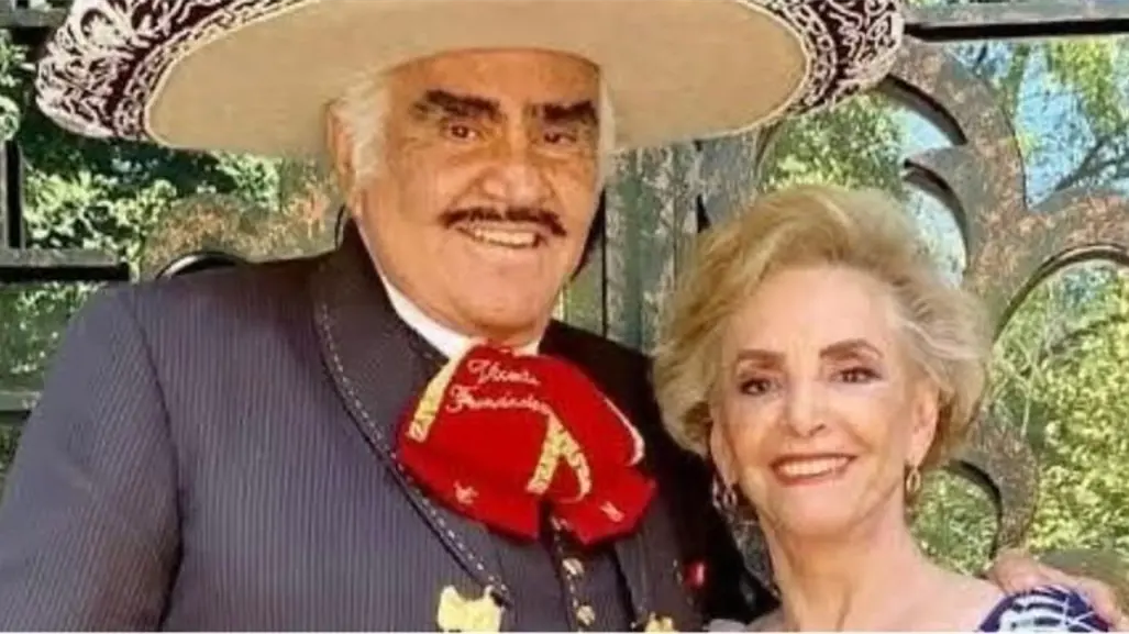 Doña Cuquita: viuda de Vicente Fernández es criticada por aparecer junto a otro hombre, ¿de quién se trata?