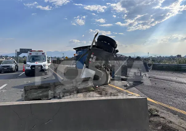 VIDEO | Accidente en Chalco bloquea Circuito Exterior Mexiquense; conductores reportan largas filas