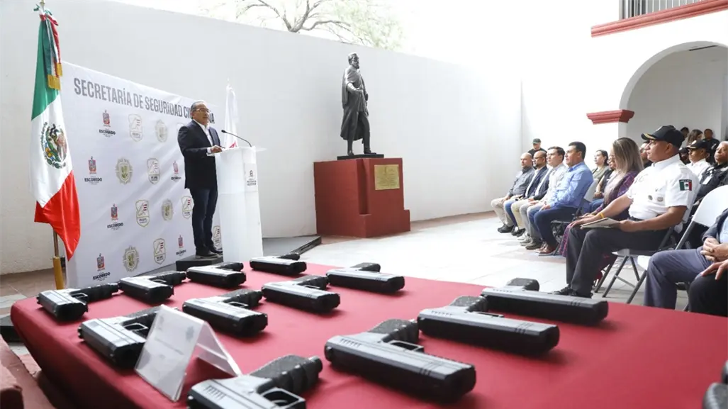 Andrés Mijes refuerza seguridad en Escobedo con entrega de armas no letales S2 a Proxpol