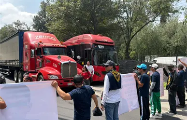 Bloquean Insurgentes frente a Rectoría; exigen sanción contra profesor de la UNAM