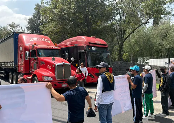 Bloquean Insurgentes frente a Rectoría; exigen sanción contra profesor de la UNAM