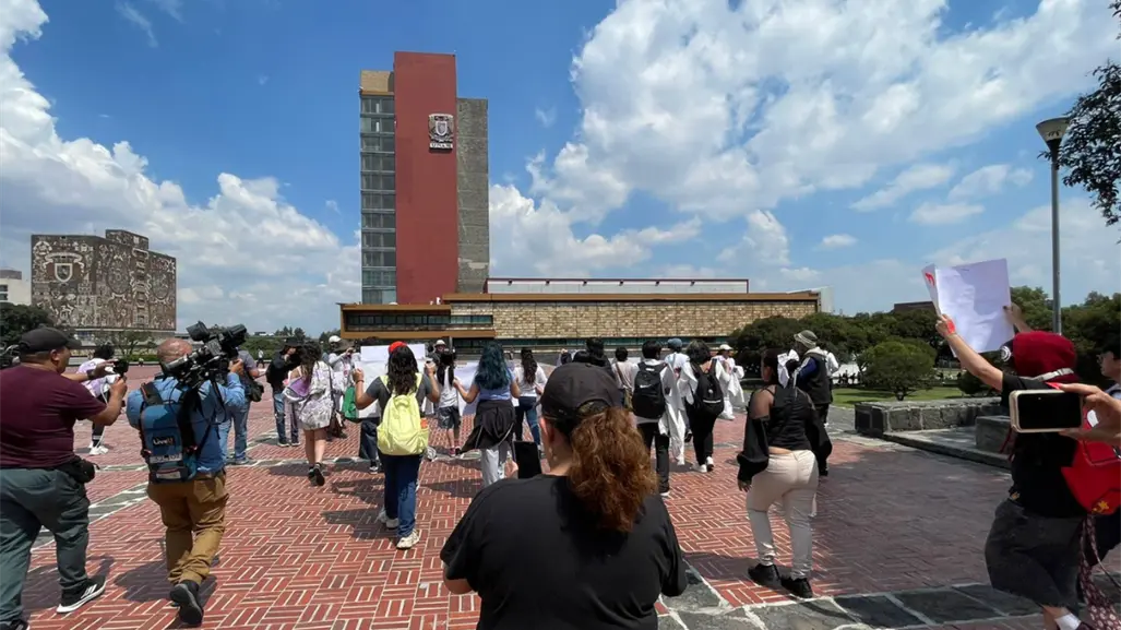Con ofrenda y marcha en CDMX estudiantes de CCH piden justicia para Jesús Israel