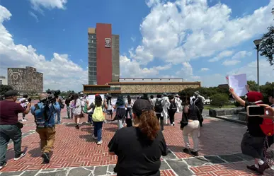 Con ofrenda y marcha en CDMX estudiantes de CCH piden justicia para Jesús Israel