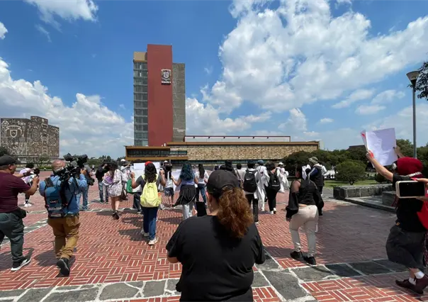 Con ofrenda y marcha en CDMX estudiantes de CCH piden justicia para Jesús Israel