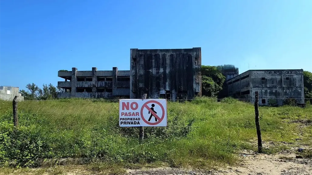Dueños restringen el paso a Hospital Naturista en Madero