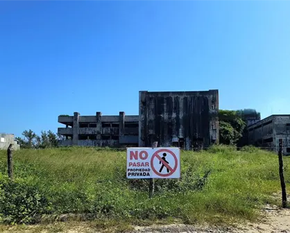 Dueños restringen el paso a Hospital Naturista en Madero