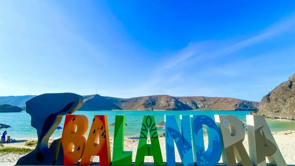 Protegen al icónico hongo de Playa Balandra con nuevas letras turísticas | FOTOS