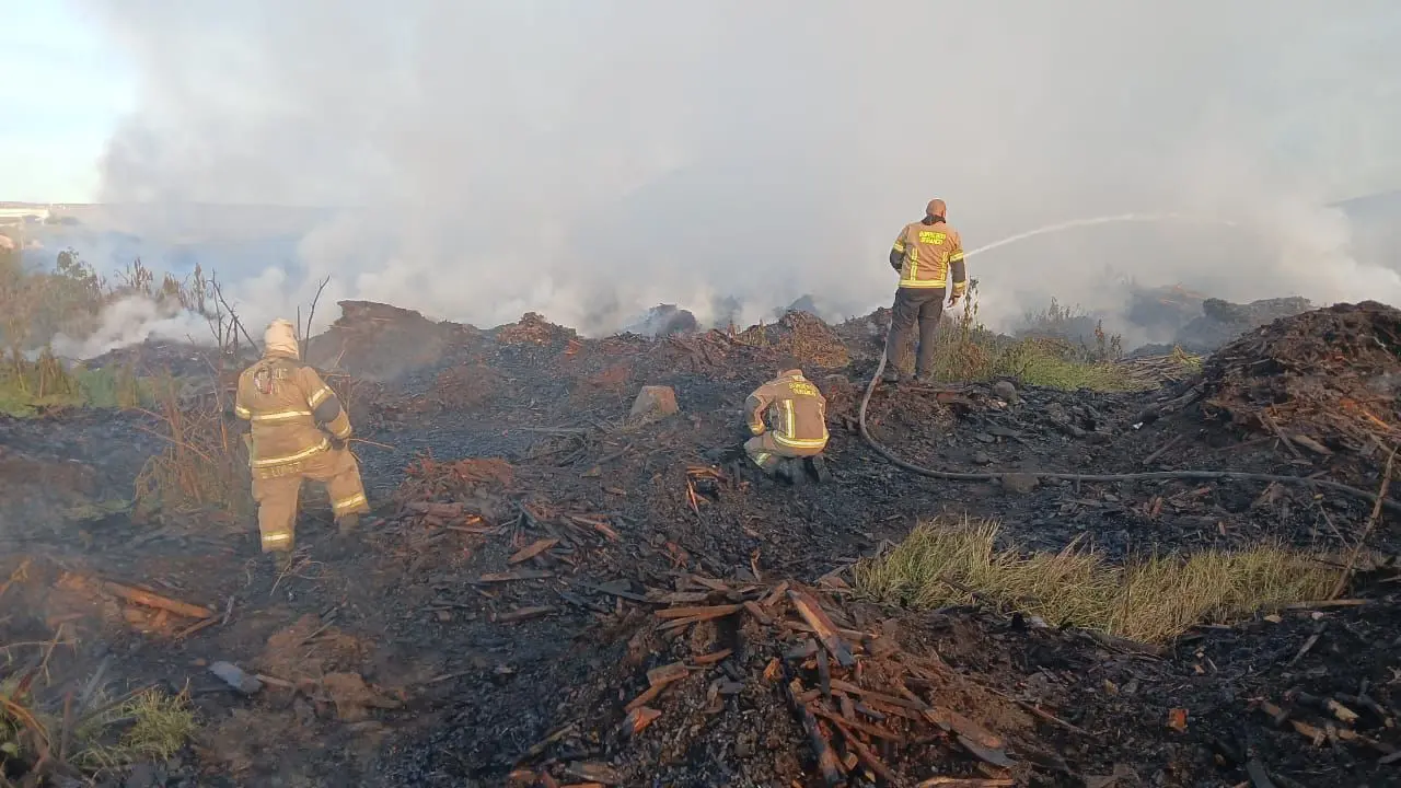 Un incendio por la zona de Garabitos afectó la calidad del aire en la ciudad capital. Foto: Especial.