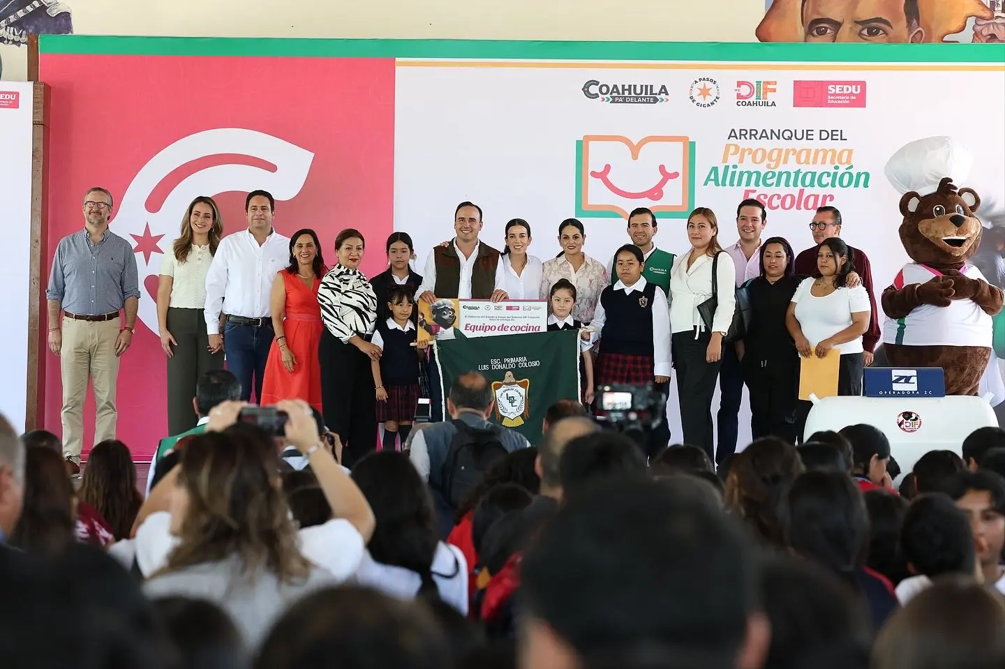 El gobernador Manolo Jiménez en el arranque del programa. (Fotografía: Gobierno de Coahuila)