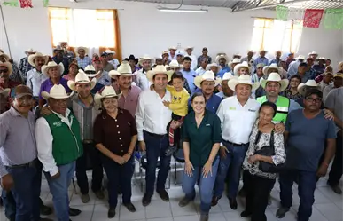 Javier Díaz encabeza segunda entrega de semilla forrajera a productores en Saltillo