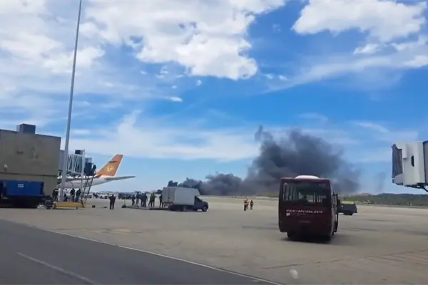 Aeronave se estrella en pista del Aeropuerto Internacional Simón Bolívar de Maiquetía, Venezuela