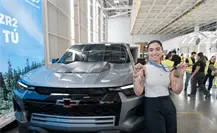 General Motors regala camioneta a Ana Paula Vázquez, medallista olímpica de Ramos Arizpe