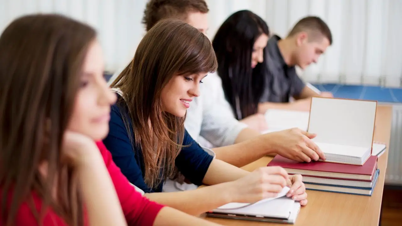 Becas de Aprovechamiento Edomex 2025: ¿dónde ver los resultados de estudiantes aceptados? Foto: Canva