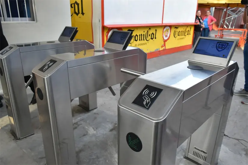 La nueva dirección del Cetis 78 de Altamira implementará la credencialización de sus alumnos para ordenar su acceso al plantel. Foto: Axel Hassel