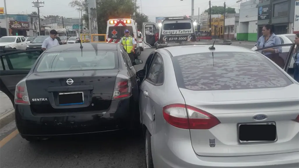 Accidente vial en Monterrey deja el saldo de dos lesionados