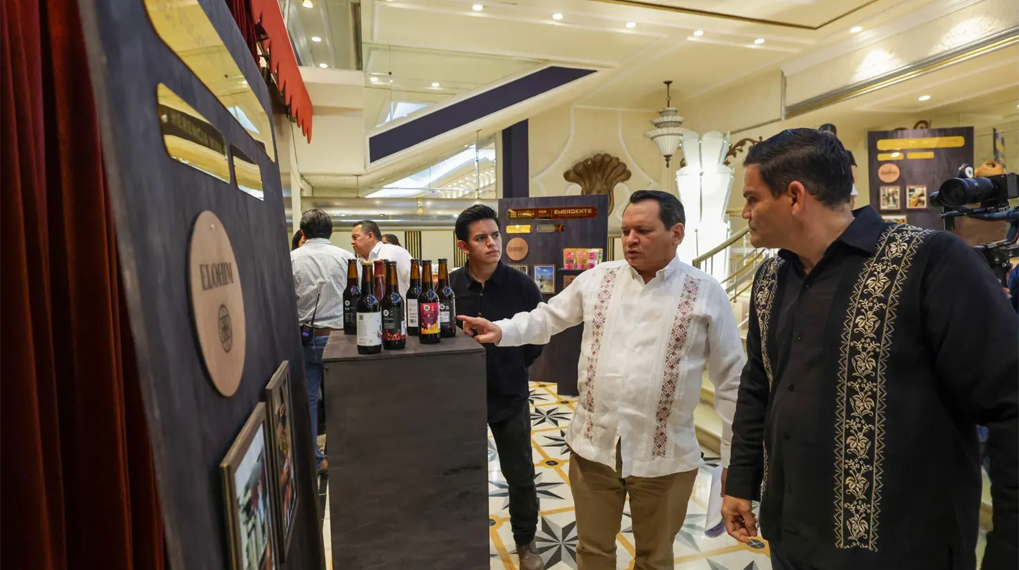 El gobernador Joaquín Díaz Mena participó en el Emergente Showcase Emprendedor donde reafirmo el compromiso de apostar por las y los emprendedores yucatecos.- Fuente Gobierno del Estado