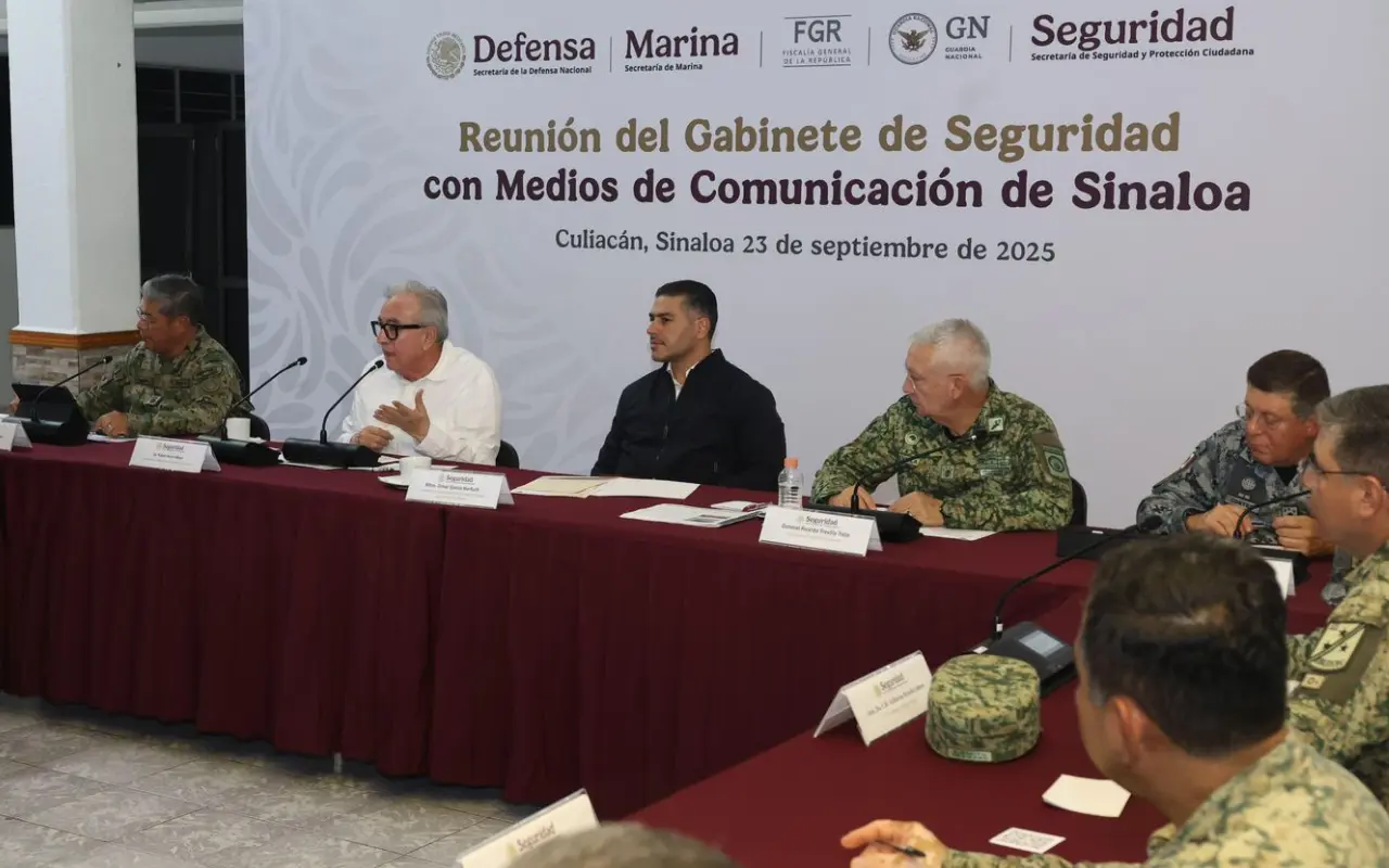 Miembros del Gabinete de Seguridad y Rubén Rocha Moya. Foto: Secretaría de Seguridad y Protección Ciudadana