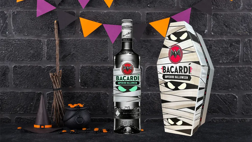 Halloween 2025: Bacardí sorprende con una botella que brilla en la oscuridad