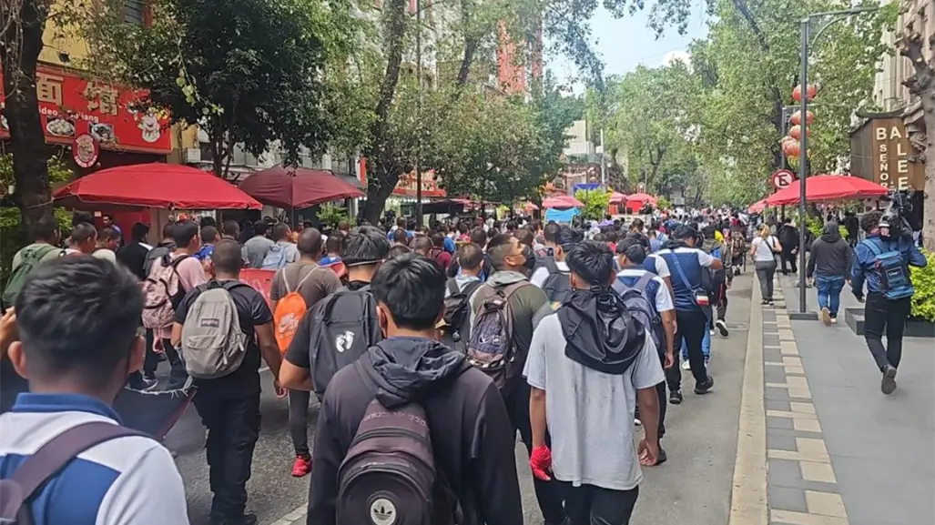 Caso Ayotzinapa: padres marchan en CDMX a 11 años de la desaparición de los estudiantes