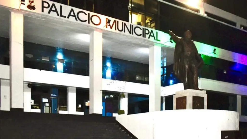 Denuncian empleados presunto cobro de diezmos en Naucalpan: eran forzados a dar 15% de su sueldo