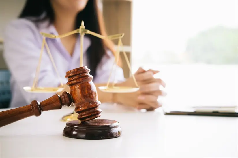La iniciativa busca facilitar la justicia administrativa y sancionar omisiones de servidores públicos. Foto: Biblioteca Canva
