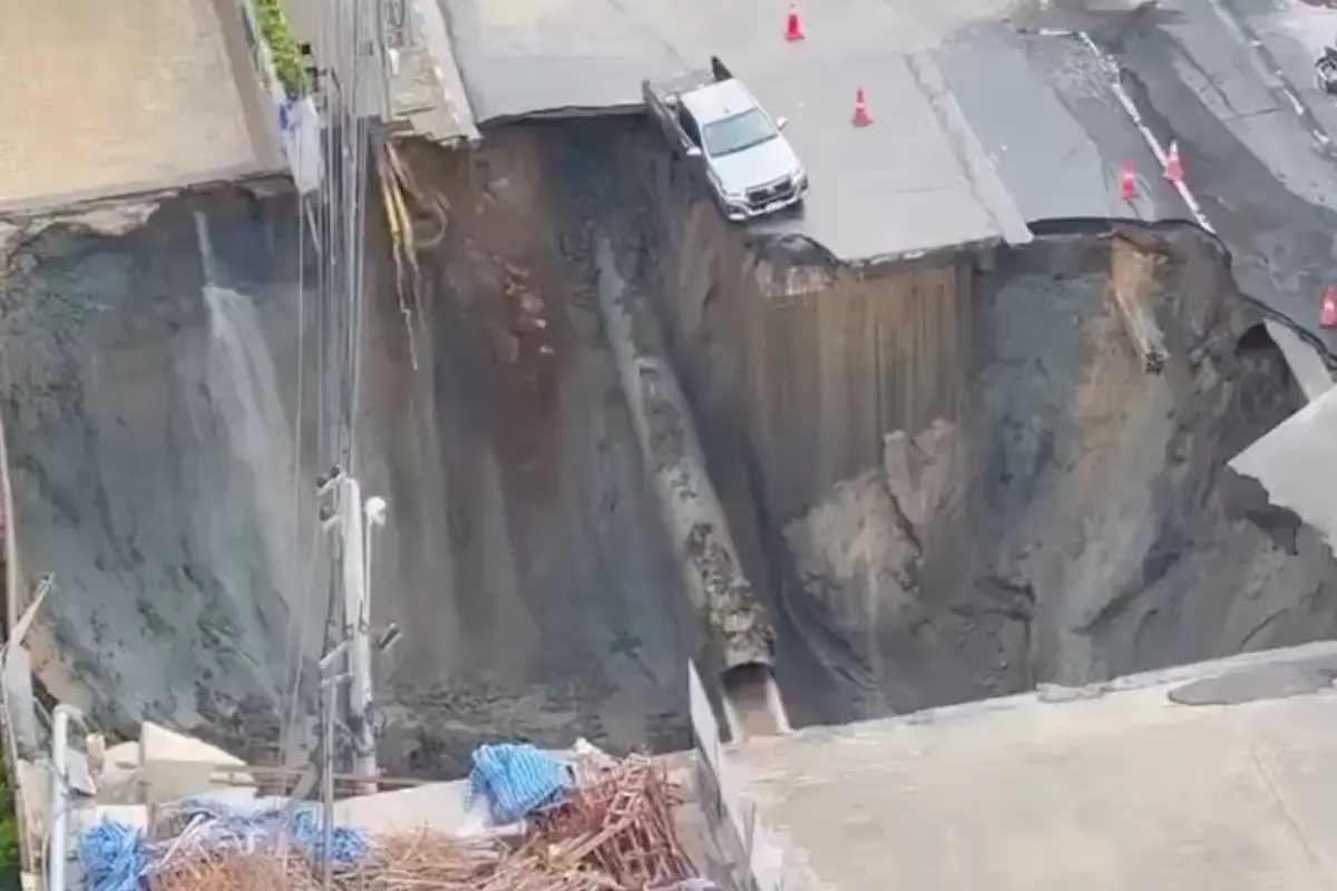 Socavón en Bangkok, Tailandia Foto: X(Twitter) @chematierra