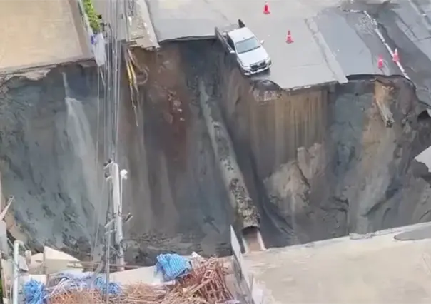 Socavón de 50 metros de profundidad en Bangkok, Taliandia, provoca desalojo de hospital | VIDEO