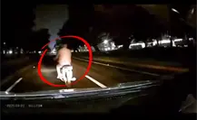 VIDEO | Mujer conductora en Edomex es perseguida por motociclista en presunto intento de asalto