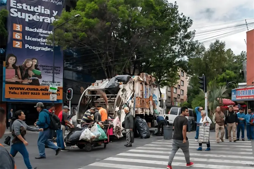 Trabajadores voluntarios en las calles de la CDMX. Foto: Helge Lindau