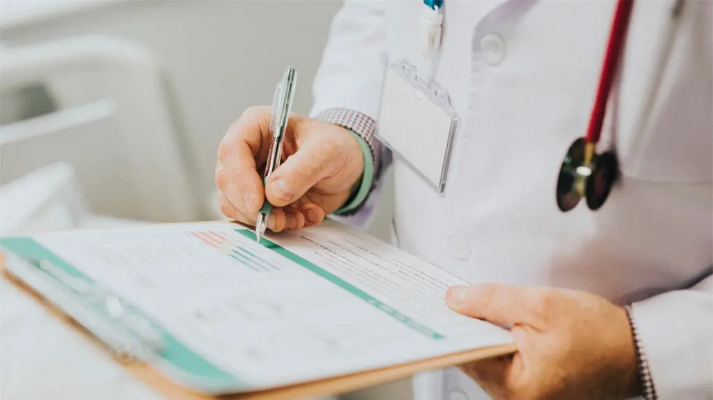 Cobros médicos excesivos: presentan reforma para garantizar transparencia en hospitales de NL