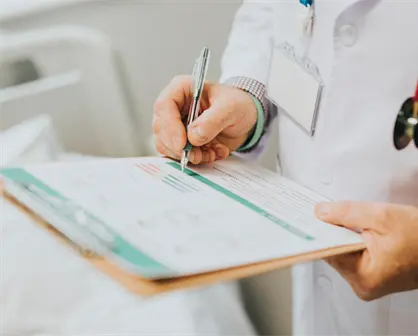 Cobros médicos excesivos: presentan reforma para garantizar transparencia en hospitales de NL