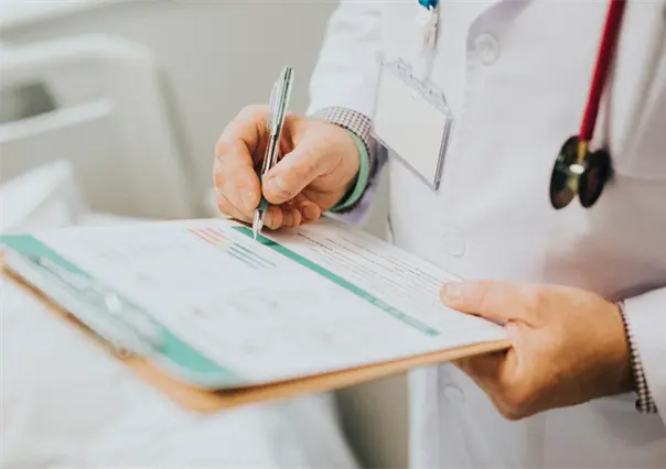 Cobros médicos excesivos: presentan reforma para garantizar transparencia en hospitales de NL