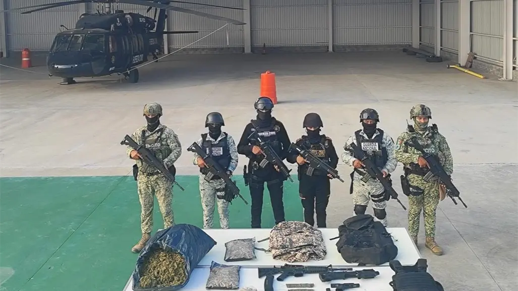 Drogas y armas decomisadas tras operativo en Monterrey