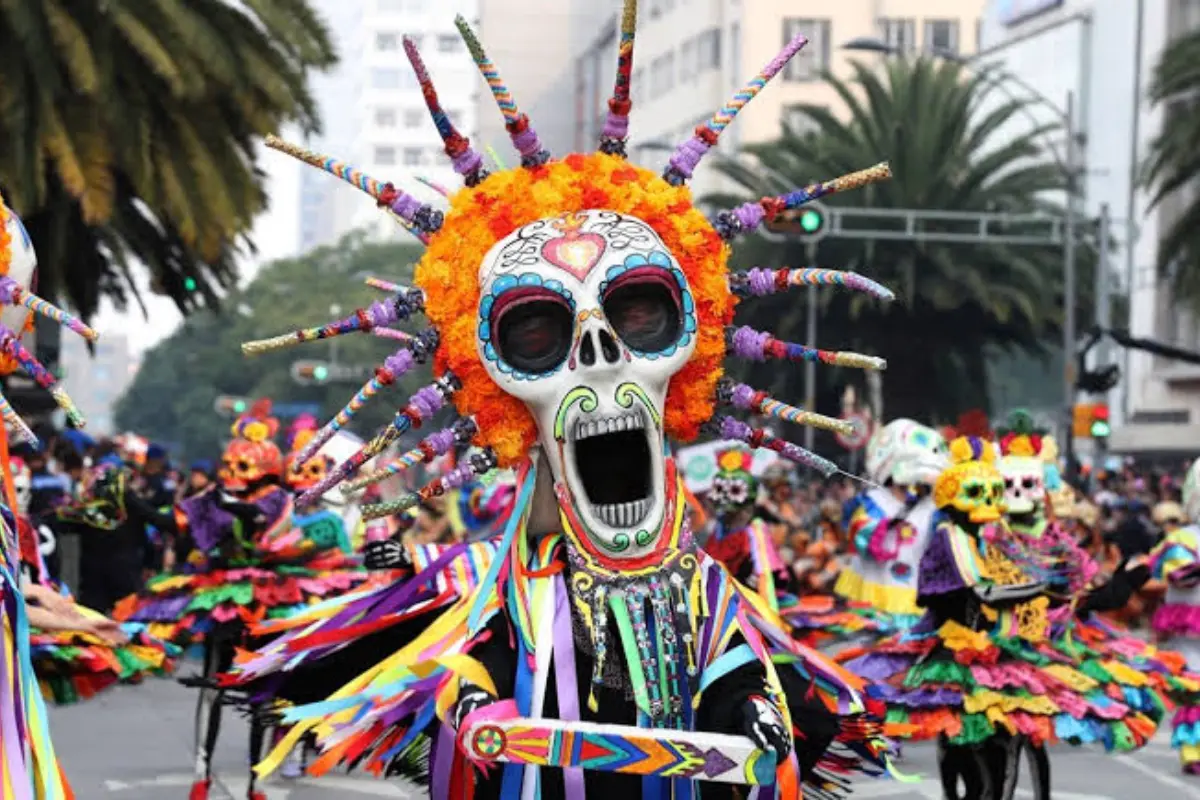 Desfile de Día de Muertos en CDMX. Foto: @MALPICAJA | Canva