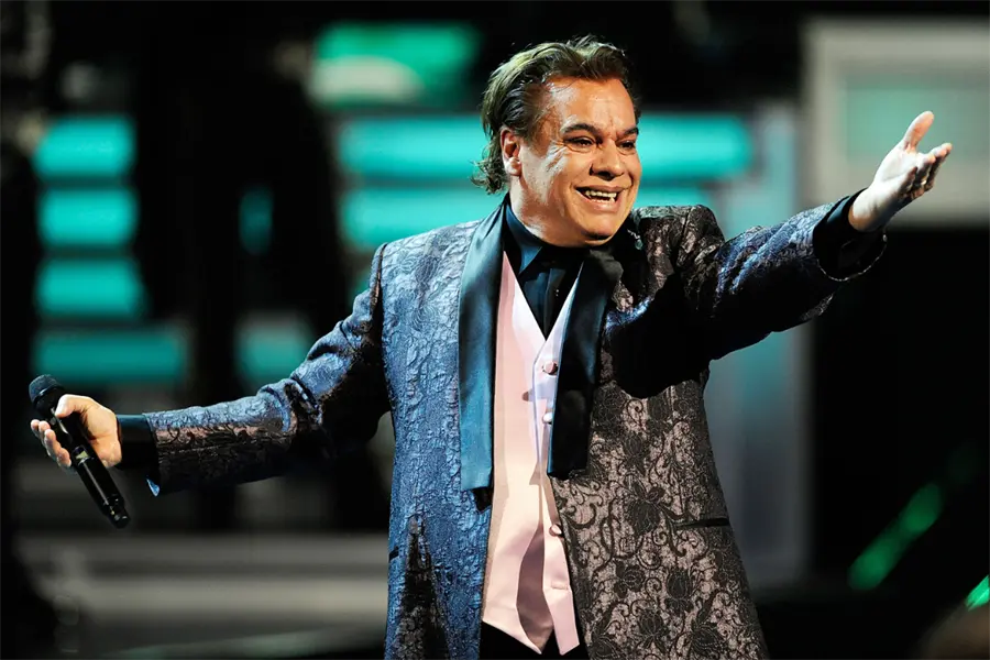 Juan Gabriel entre páginas: memorias, secretos y confesiones del “Divo de Juárez”
