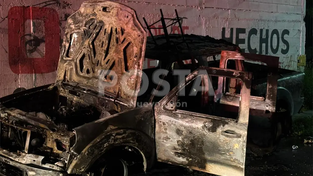 VIDEO | Incendio consume camioneta en colonia La Argentina de Monterrey