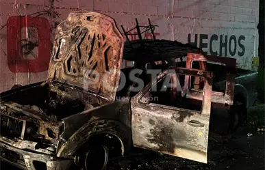 VIDEO | Incendio consume camioneta en colonia La Argentina de Monterrey