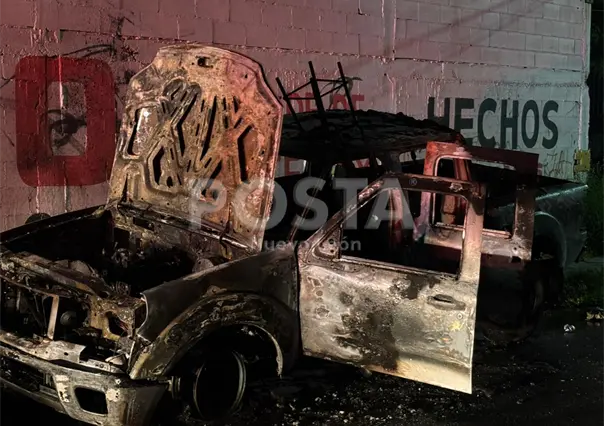 VIDEO | Incendio consume camioneta en colonia La Argentina de Monterrey