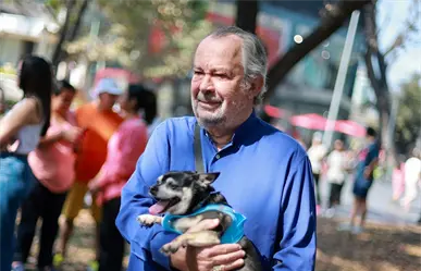 Mauricio Fernández y su perrito Pancho, la dupla entrañable en San Pedro de Pinta