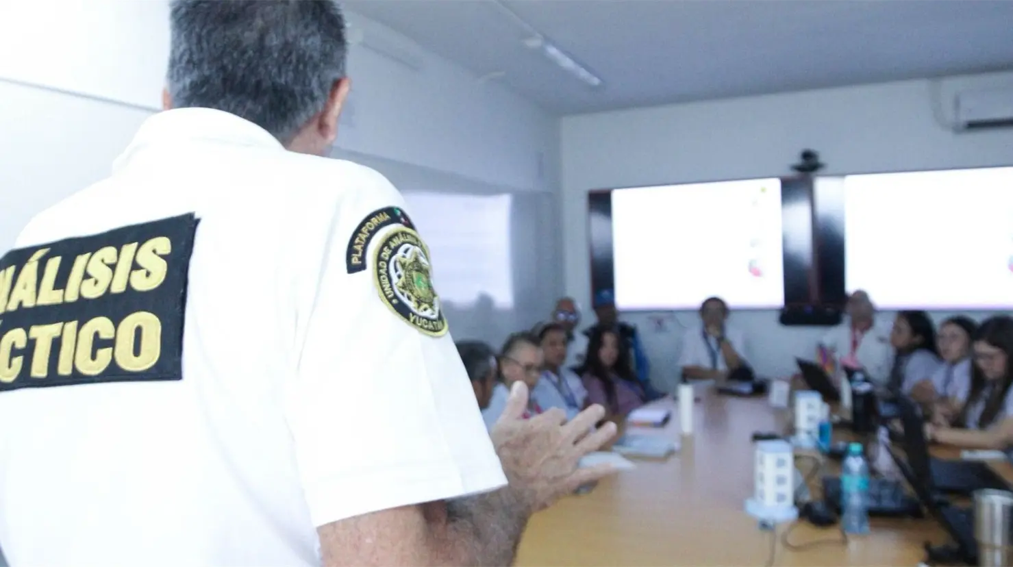 A través de pláticas en empresas y recorridos por los municipios de Yucatán, la SSP sigue fortaleciendo las acciones de prevención contra las extorsiones.- Fuente SSP