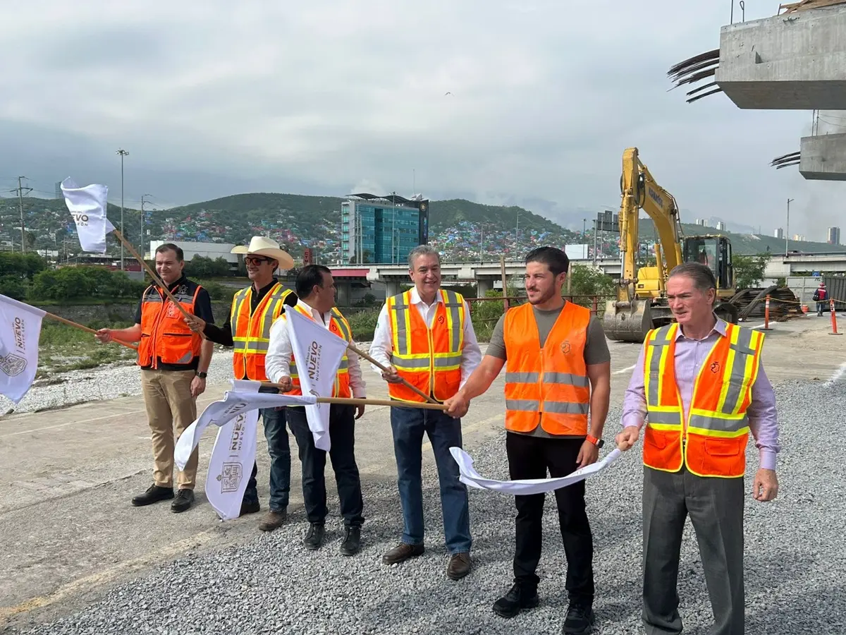 El gobernador de Nuevo León, Samuel García Sepúlveda, durante el arranque de la construcción del Parque Lineal de cara al Mundial FIFA 2026 que se llevará a cabo en la entidad. Foto: Diego Ovalle