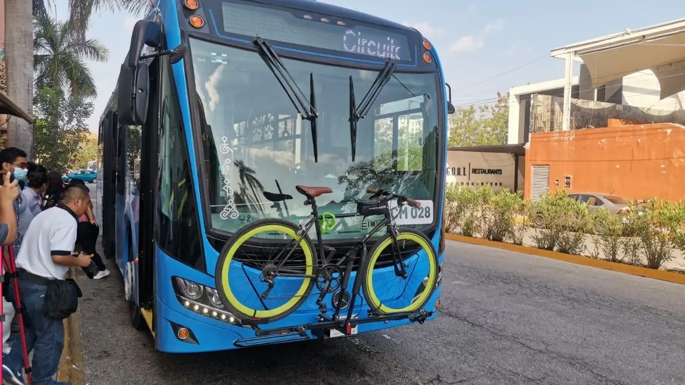Va y Ven, con racks para bicicletas. Foto: ATY