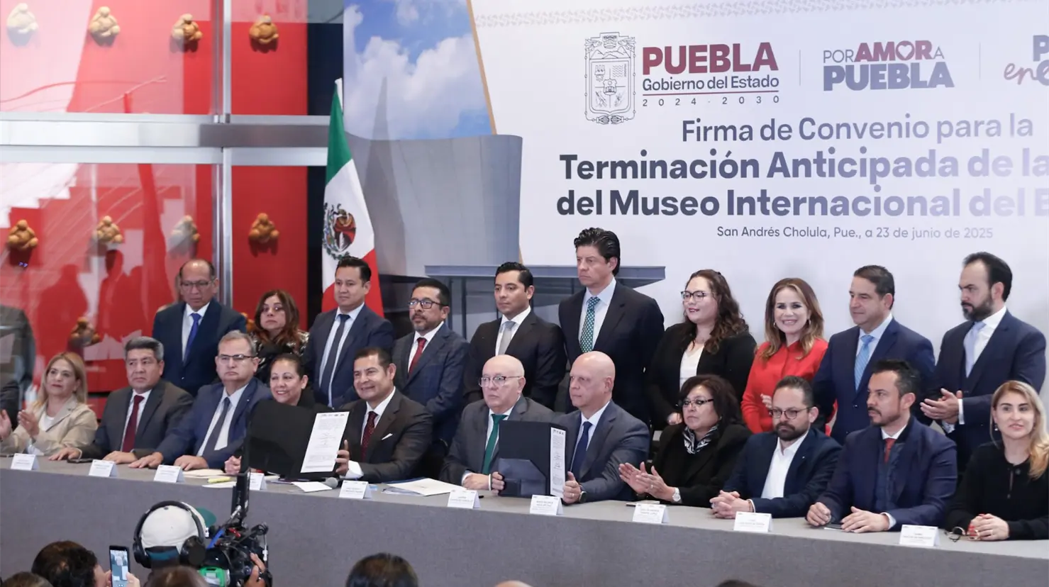 Gobierno de Puebla pide 2 mil mdp a Banorte y pasa a ese banco nómina de maestros. Foto: Archivo Jafet Moz