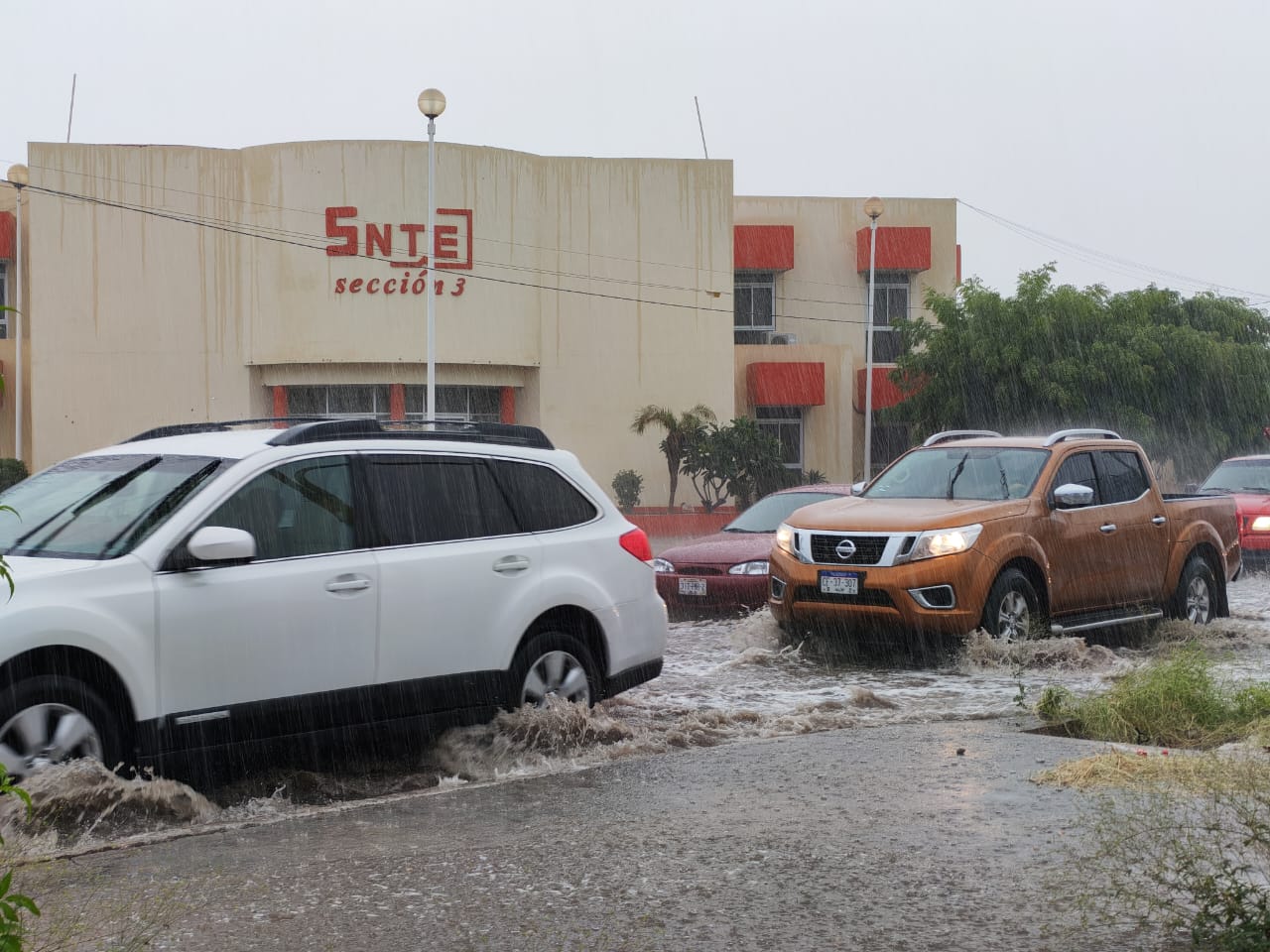 Caen las primeras gotas acompañadas de truenos y relampágos Caen las primeras gotas acompañadas de truenos y relampágos