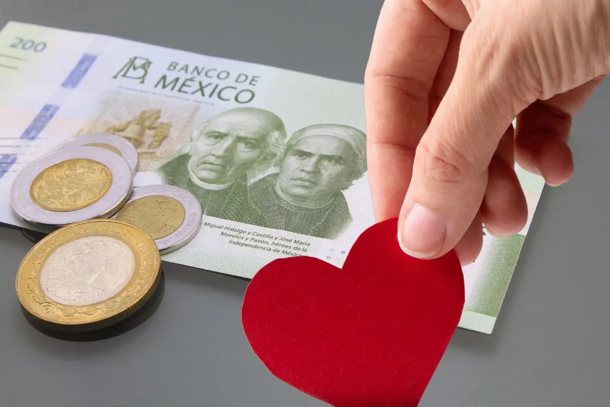 Alertan por colectas fraudulentas en Ramos Arizpe / Foto: Composición de Canva