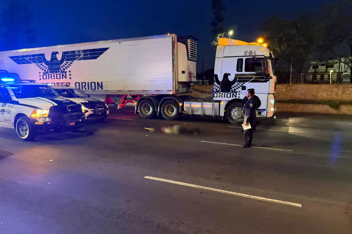 Autoridades llegaron al lugar del accidente en la GAM. Foto: Ramón Ramírez
