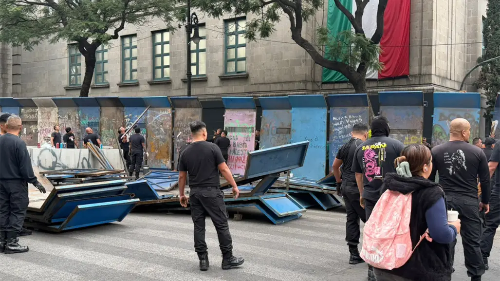 FOTOS | Blindan Reforma y Centro Histórico por marcha de Ayotzinapa